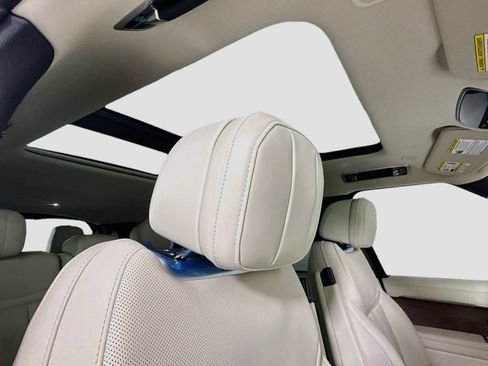 New 2026 Land Rover Range Rover Long Wheelbase SE AWD/4WD image 19