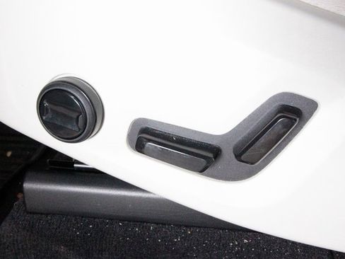 Certified 2022 Volvo XC90 T6 Momentum w/ Advanced Package image 12