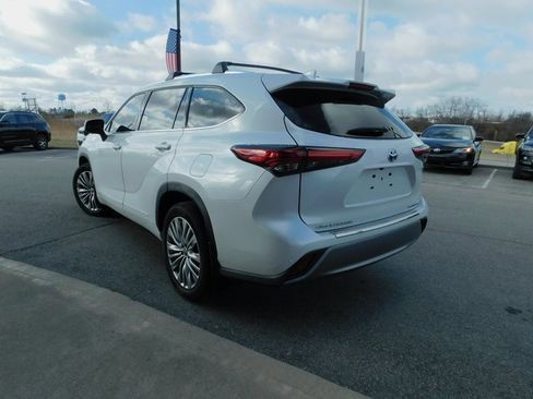 Used 2023 Toyota Highlander Platinum image 7