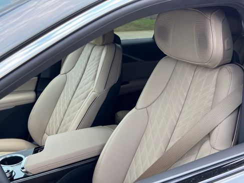 New 2025 Cadillac Lyriq Luxury image 16