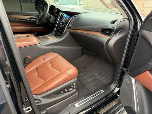 Used 2016 Cadillac Escalade ESV Premium image 30