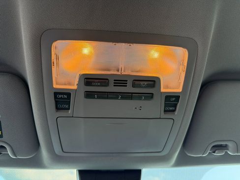 Used 2017 Toyota Highlander XLE image 27