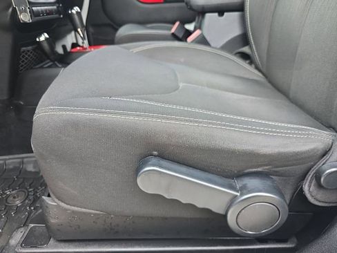 Used 2016 Jeep Wrangler Sahara w/ Connectivity Group image 27