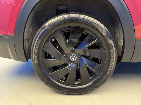 Used 2024 Volkswagen Atlas SE FWD image 9
