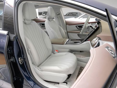 Used 2023 Mercedes-Benz EQS 450+ 4MATIC Sedan image 34