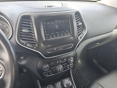 Used 2019 Jeep Cherokee Latitude Plus w/ Comfort/Convenience Group AWD/4WD image 29