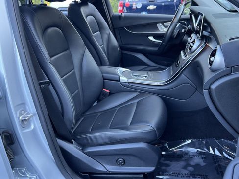 Used 2021 Mercedes-Benz GLC 300 4MATIC w/ Premium Package image 33