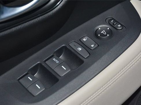 Used 2024 Honda HR-V LX image 13