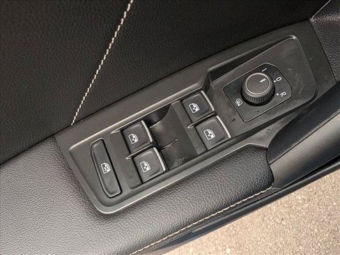 Used 2023 Volkswagen Tiguan SE FWD image 30