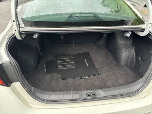 Used 2025 Nissan Altima 2.5 SV FWD image 25
