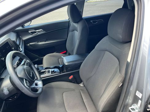 Used 2025 Kia Sportage LX FWD image 30