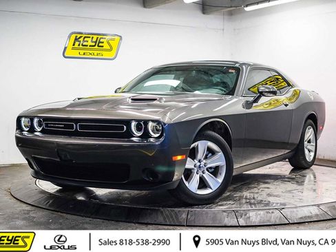 Used 2023 Dodge Challenger SXT image 1