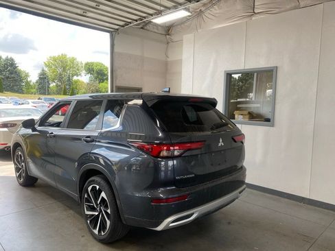 Used 2024 Mitsubishi Outlander SE FWD image 3