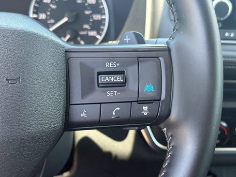 Used 2025 Nissan Rogue SV FWD image 35