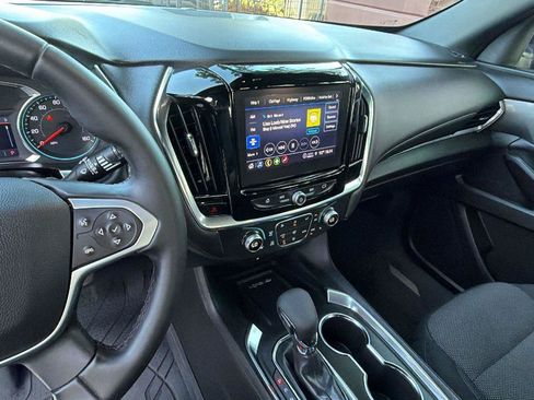 Used 2023 Chevrolet Traverse LT FWD image 5