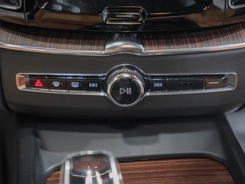 Used 2022 Volvo XC60 B5 Inscription w/ Climate Package image 22