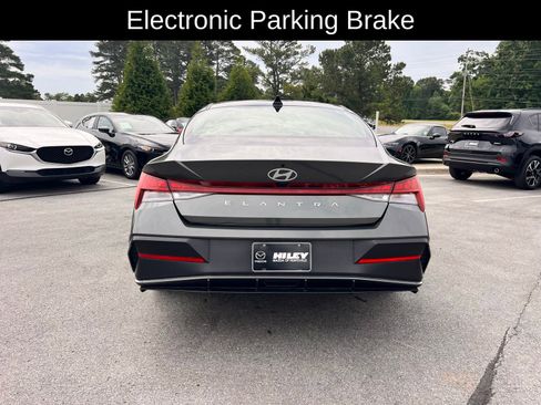 Used 2024 Hyundai Elantra SEL w/ Convenience Package FWD image 8
