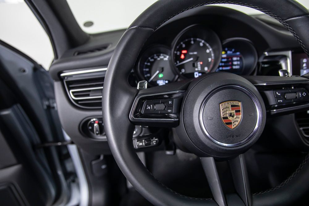 Used 2025 Porsche Macan Turbo AWD/4WD image 35