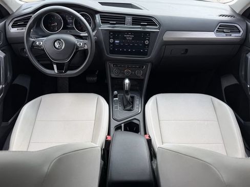 Used 2020 Volkswagen Tiguan SE w/ Panoramic Sunroof Package FWD image 10