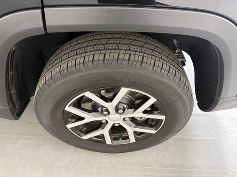 Used 2024 Jeep Grand Cherokee L Limited AWD/4WD image 10