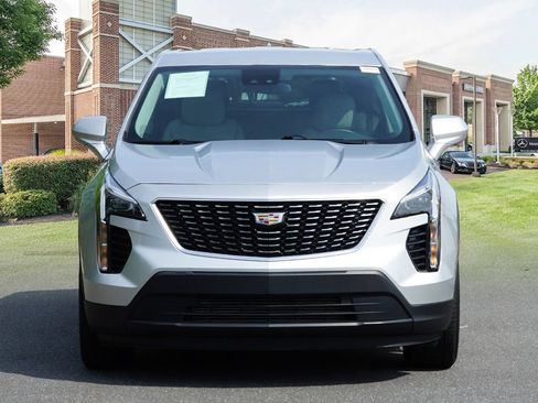 Used 2022 Cadillac XT4 Luxury w/ Cold Weather Package FWD image 2