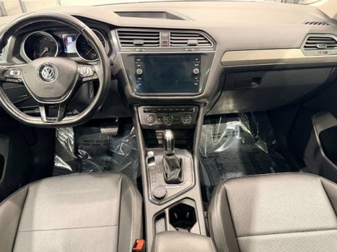 Used 2018 Volkswagen Tiguan SE w/ Panoramic Sunroof Package AWD/4WD image 24