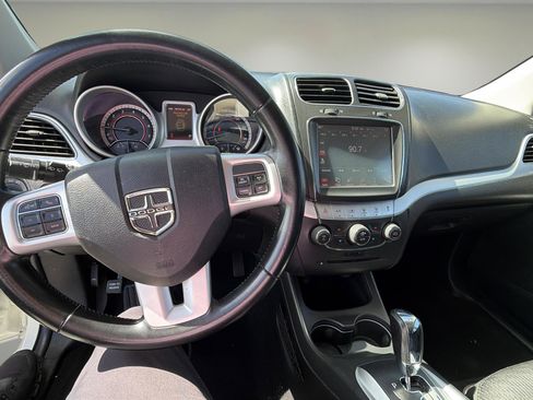 Used 2019 Dodge Journey SE image 13