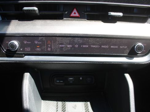 Certified 2024 Kia Sportage EX FWD image 39