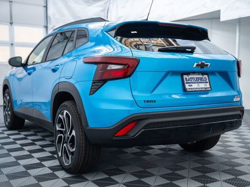 New 2026 Chevrolet Trax RS w/ Sunroof Package FWD image 5