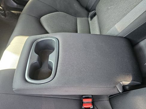 Used 2020 Toyota Camry LE image 33