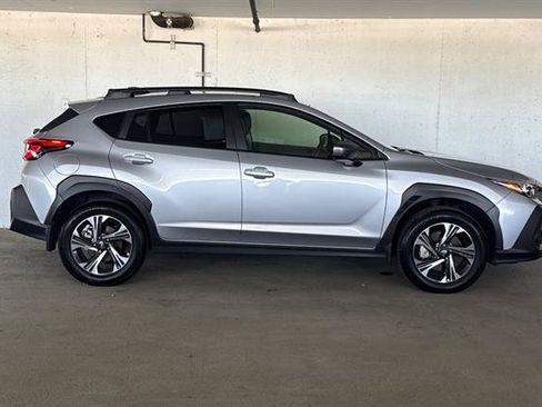 Used 2024 Subaru Crosstrek 2.0i Premium AWD/4WD image 2