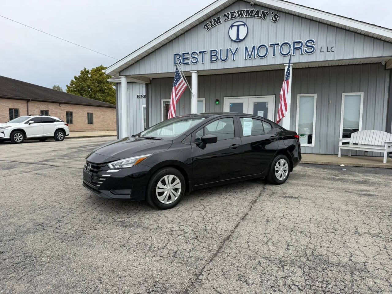Used 2025 Nissan Versa S w/ Trunk Package FWD image 1