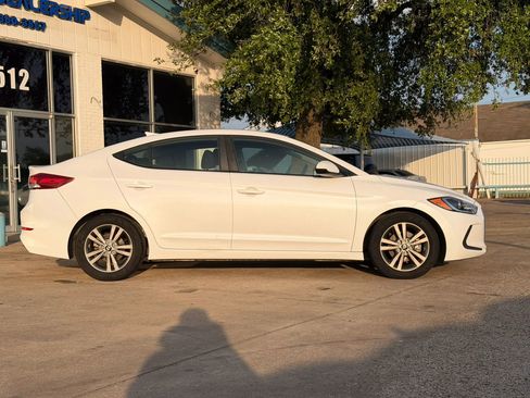Used 2018 Hyundai Elantra SEL image 2