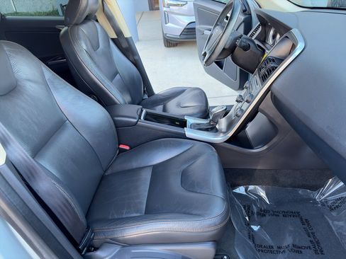 Used 2013 Volvo XC60 3.2 image 12