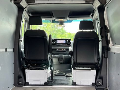 Used 2025 Mercedes-Benz Sprinter 2500 image 34