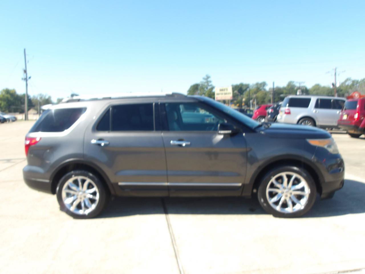 Used 2015 Ford Explorer XLT w/ Equipment Group 202A FWD image 5