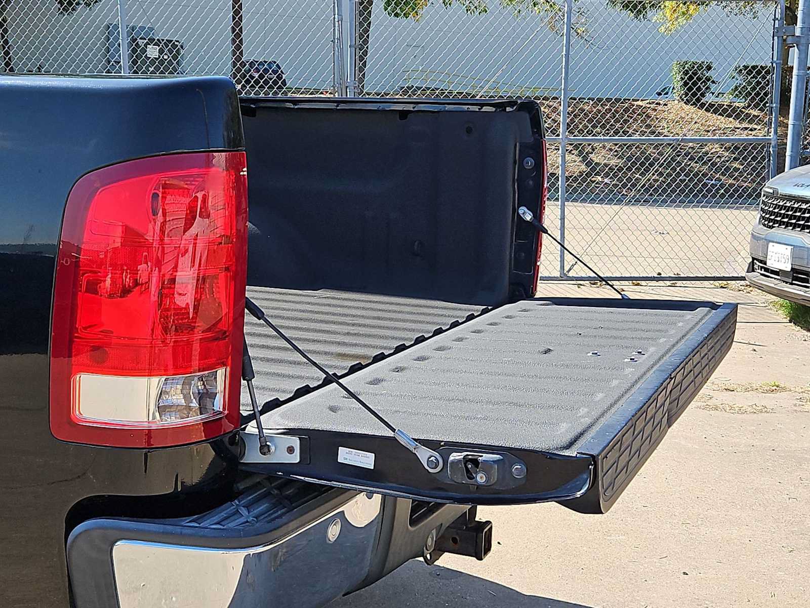 Used 2010 GMC Sierra 1500 SLE w/ Texas Edition RWD image 29