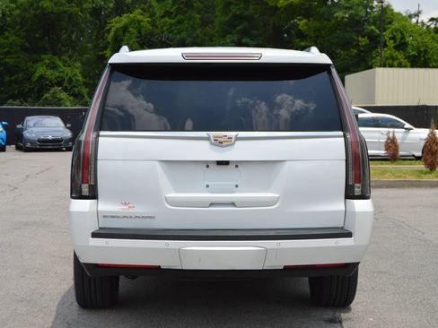 Used 2017 Cadillac Escalade ESV Luxury AWD/4WD image 5