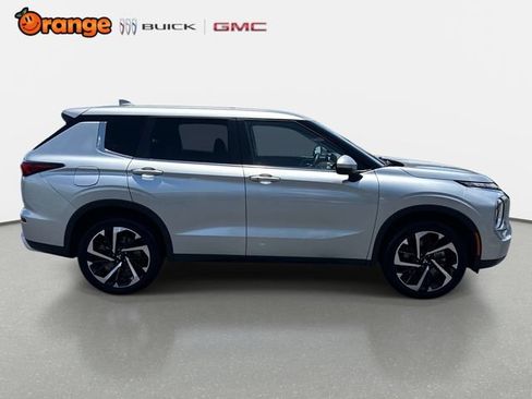 Used 2024 Mitsubishi Outlander SE FWD image 2