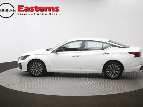 Used 2025 Nissan Altima 2.5 SV FWD image 59