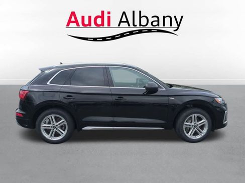 Used 2025 Audi Q8 Premium Plus AWD/4WD image 3