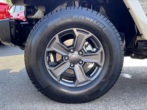 Used 2017 Jeep Wrangler Unlimited Rubicon AWD/4WD image 33