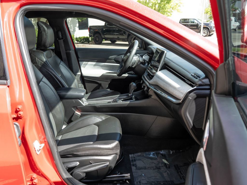 Used 2023 Jeep Compass Latitude w/ Sun and Sound Group AWD/4WD image 10