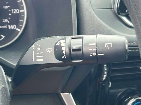 Used 2022 Nissan Rogue SV AWD/4WD image 25