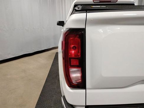 New 2025 GMC Sierra 1500 Elevation image 13