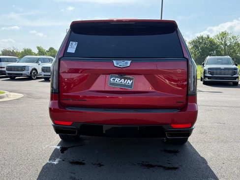 Used 2022 Cadillac Escalade Sport Platinum w/ LPO, ONYX Package AWD/4WD image 6