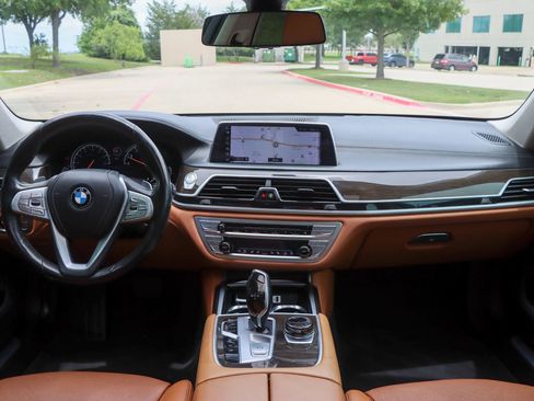 Used 2017 BMW 750i xDrive AWD/4WD image 26