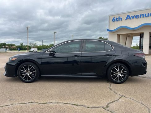 Used 2024 Toyota Camry SE FWD image 2