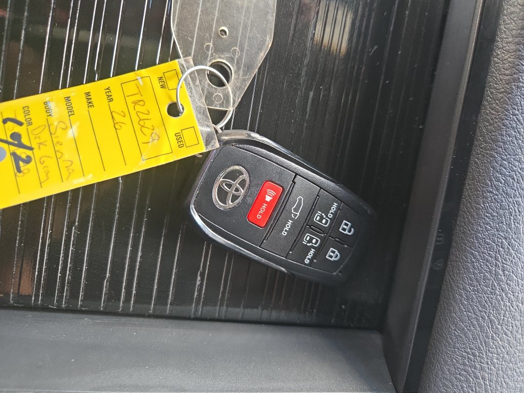 Used 2026 Toyota Sienna XSE FWD image 36