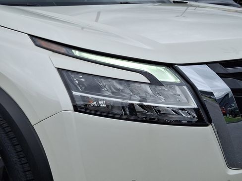 Certified 2022 Nissan Pathfinder SL image 11